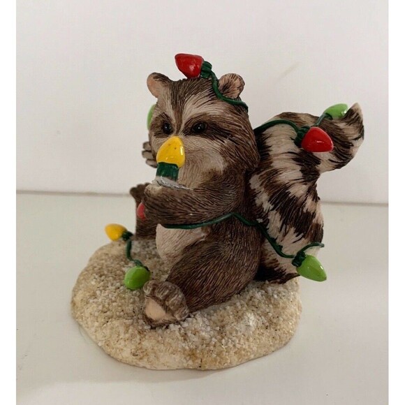 Charming Tails Silvestri Testing the Lights Raccoon Dean Griff Christmas Lights - Picture 2 of 7